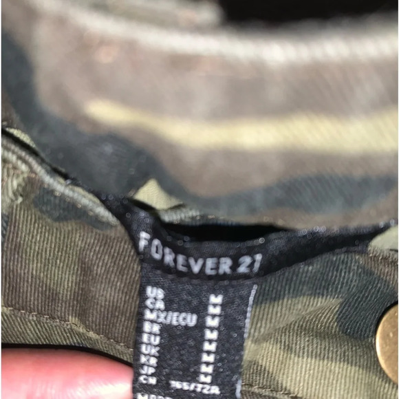 Forever 21 camo mini skirt - Picture 2 of 6